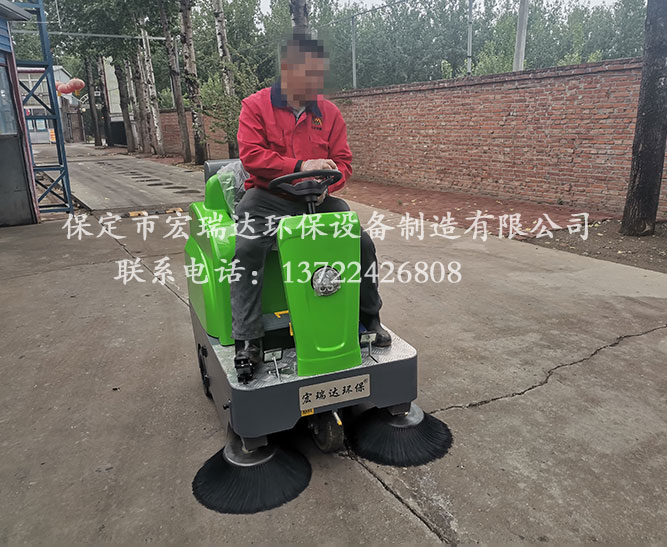 辽宁工业零部件厂使用保定宏瑞达1250电动扫地车案例