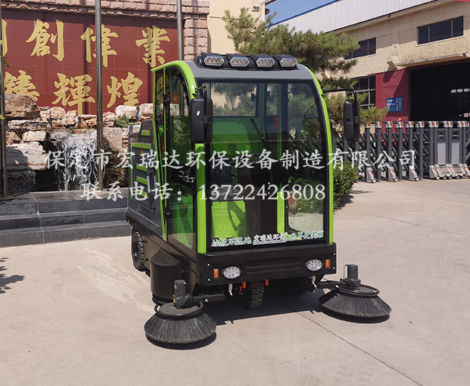 保定宏瑞达2150路面清扫车在河北沧州铸造厂上岗