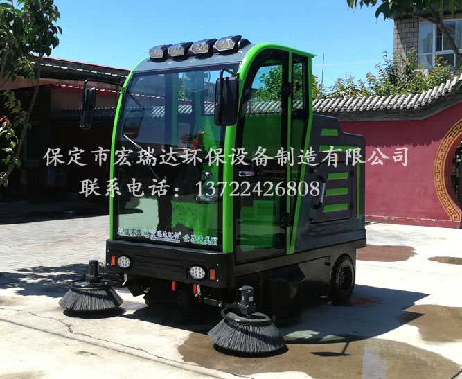 广东潮汕小区物业使用保定宏瑞达2150驾驶式扫地车案例