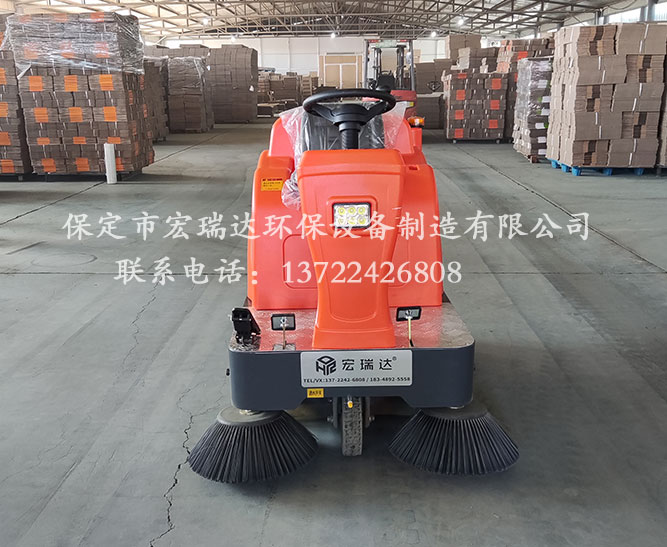 保定宏瑞达驾驶式扫地车在天津纸业包装公司上岗