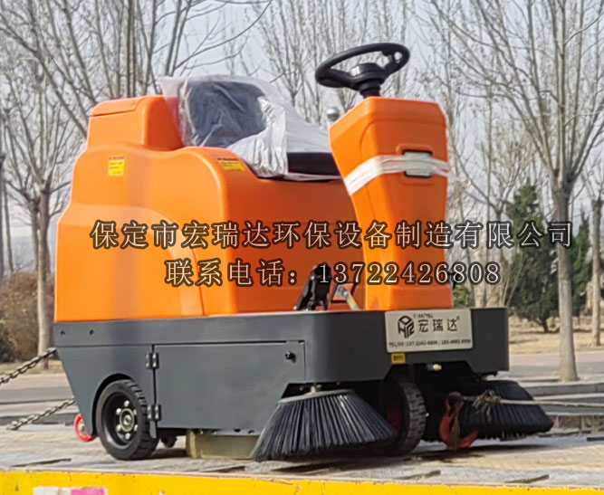 宏瑞达驾驶式扫地车送达天津东丽空港经济区投入使用