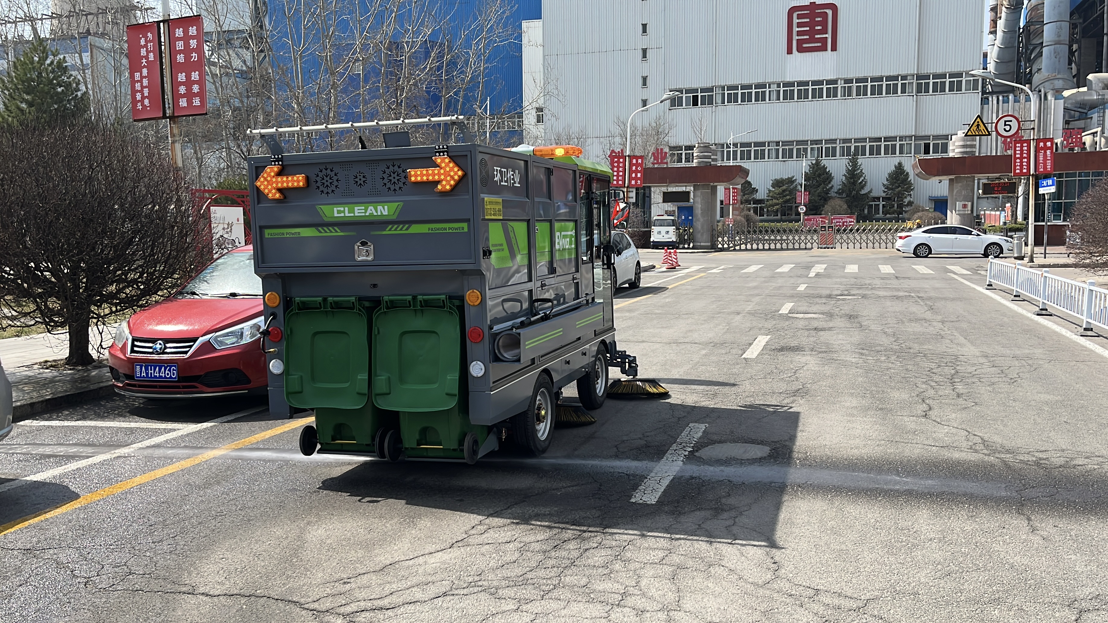 洁净厂区・智护环境｜宏瑞达 HRD-2450T 纯吸清扫车正式投用山西太原第二热电厂